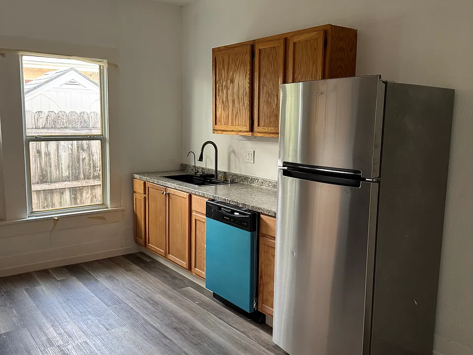 910 Elizabeth St #902