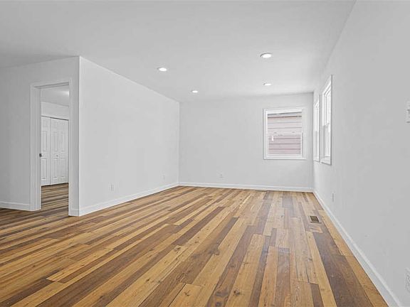 3rd image of 7803 Scott Ln