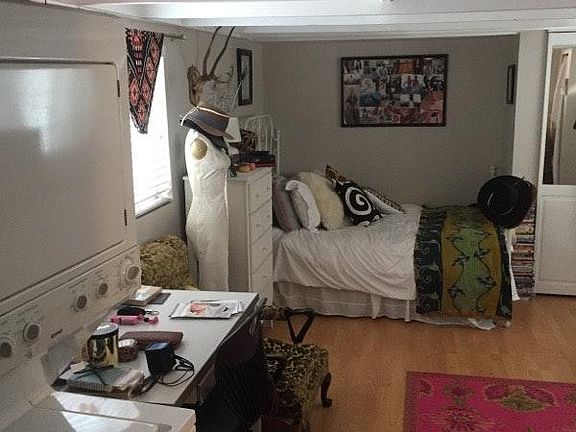 living room/bedroom area