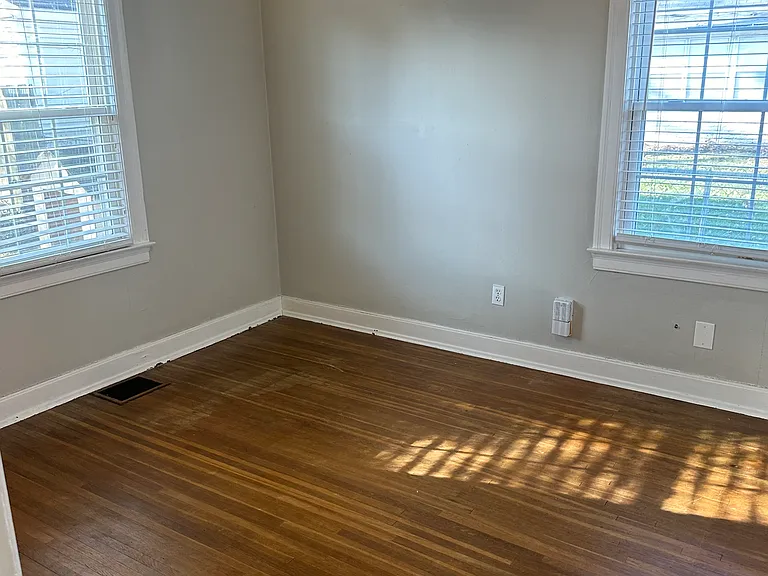 2904 Montrose Ave — Photo 12