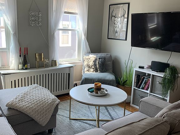 4th image of 546 E 4th St #2