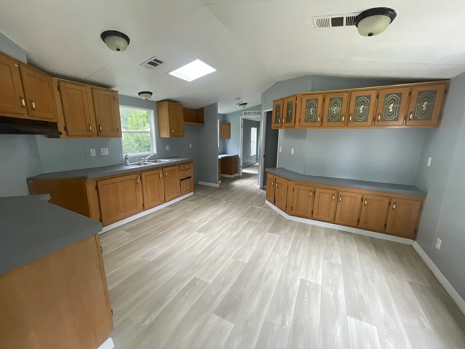 3 bed, $1,350 — Photo 3