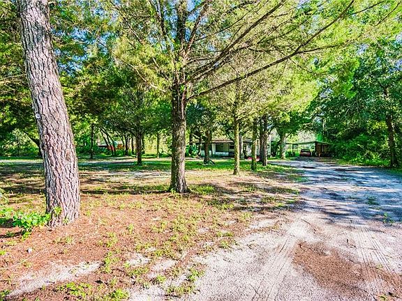 3rd image of 13604 Oakwood Dr