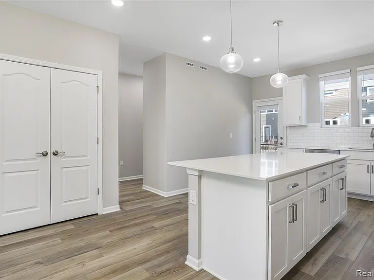 43173 Atwood Ave — Photo 15