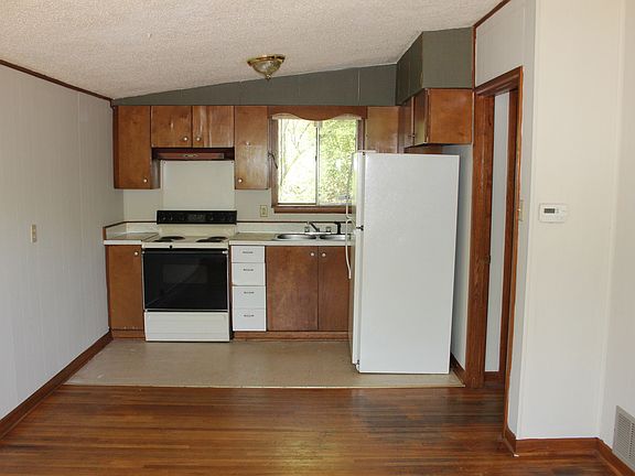 3rd image of 421 Sierra Madre Dr APT A