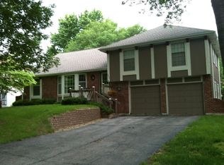 9834 Farley Ln, Overland Park, KS 66212