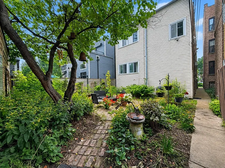 1458 W Olive Ave #2 — Photo 30