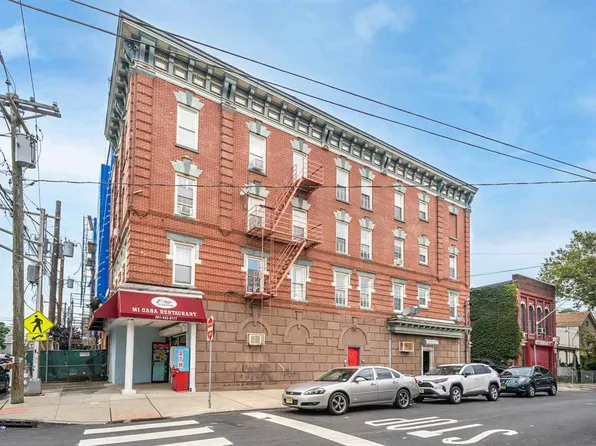 372 Communipaw Avenue image 1 of 18