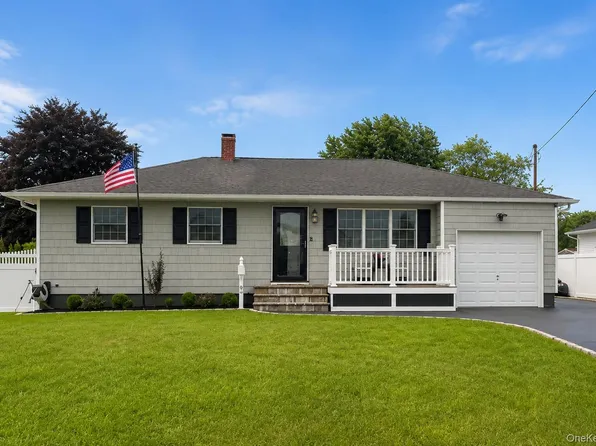 46 Andrea Lane, West Sayville, NY 11796