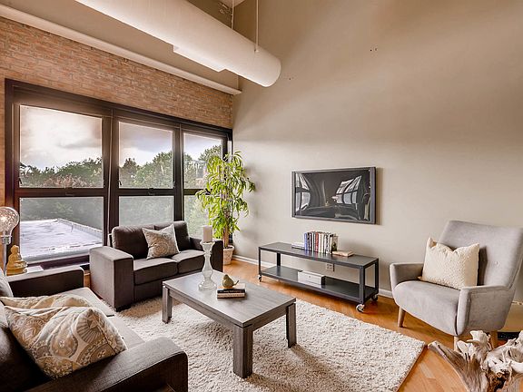 3rd image of 1728 N Damen Ave APT 313