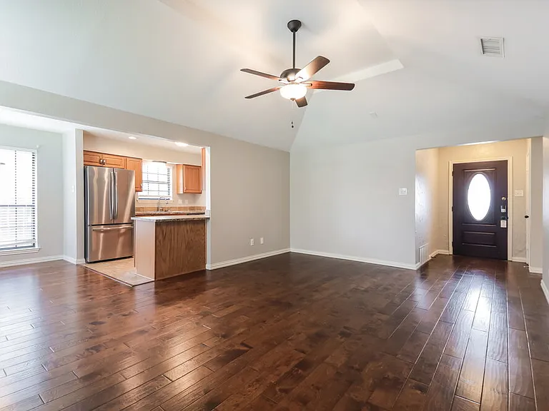 2131 Trishia Ln — Photo 5