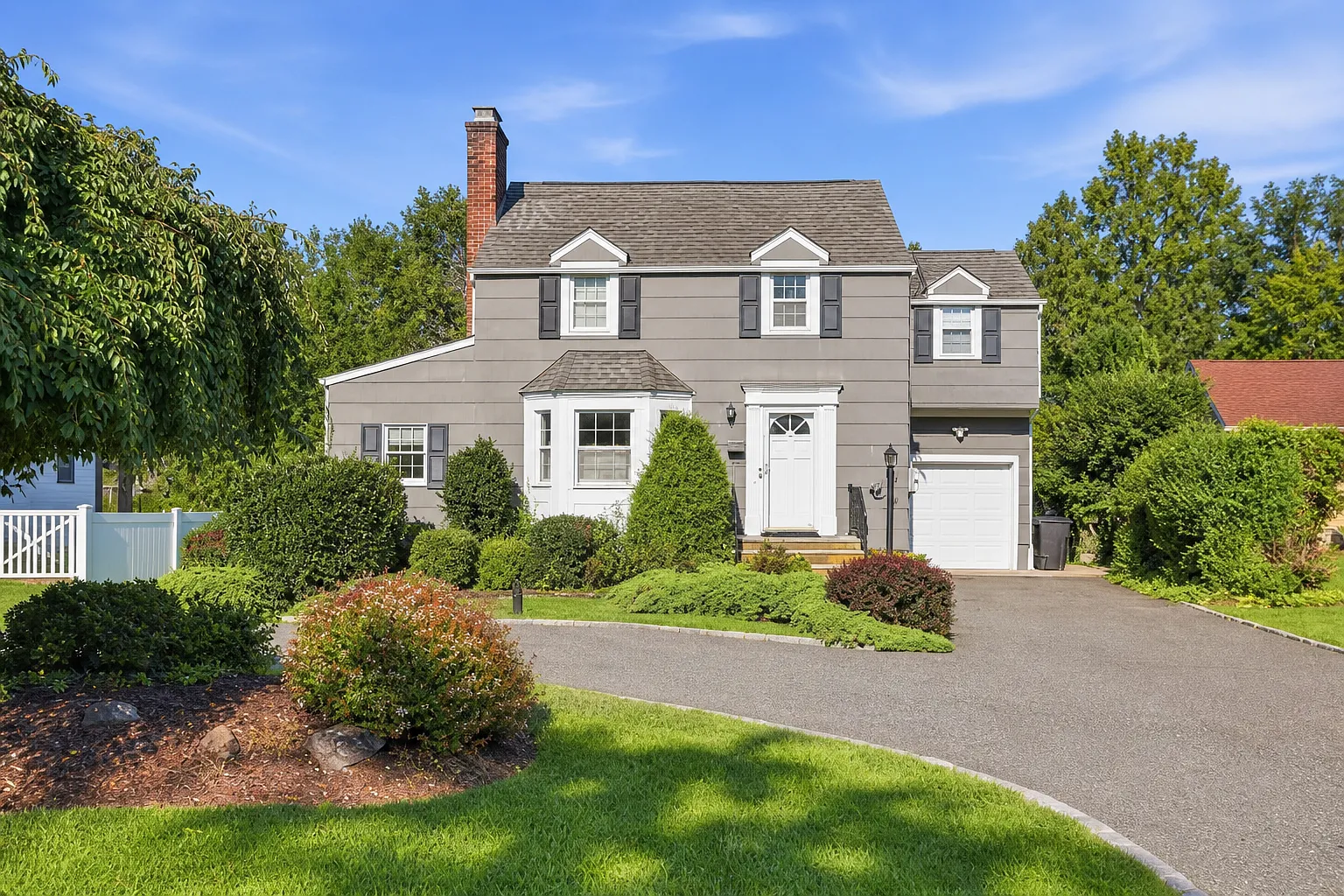 3 bed, $5,200 — Photo 1