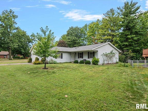 2nd image of 2633 Lemont Dr