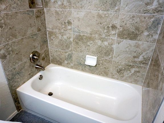 4th image of 1449 W Riverview Blvd