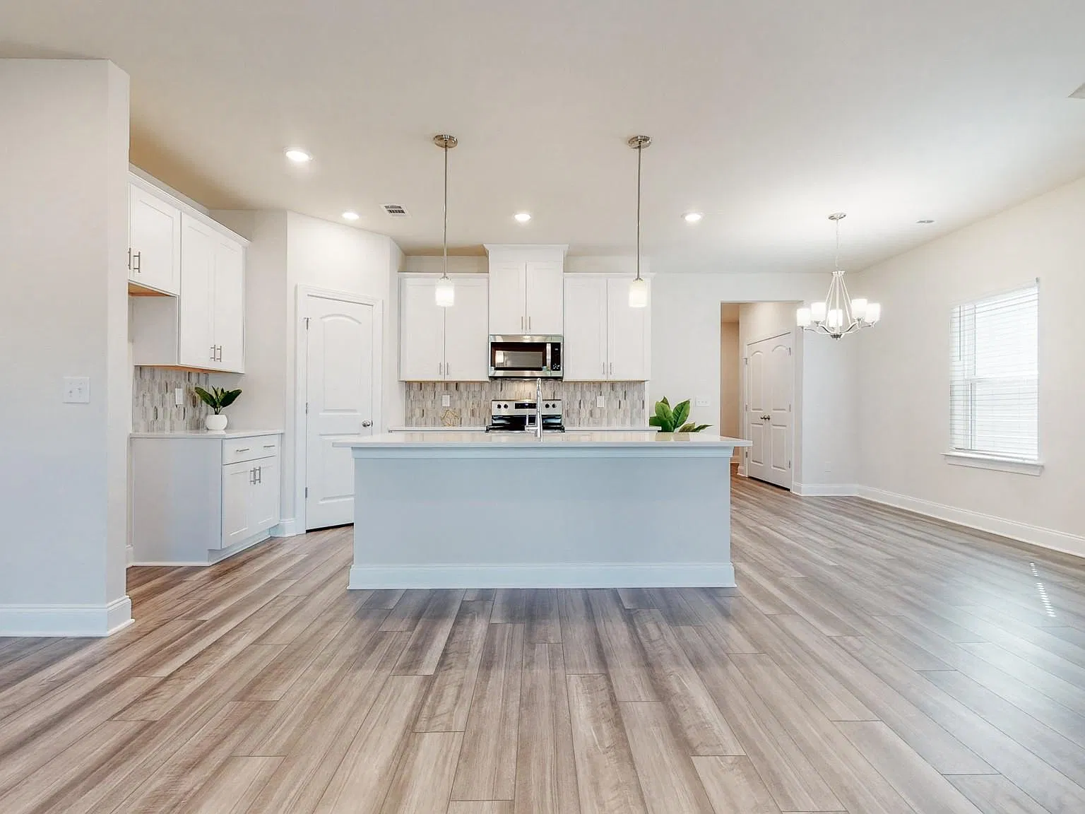 5 bed, 2433 sqft, $2,750 — Photo 4