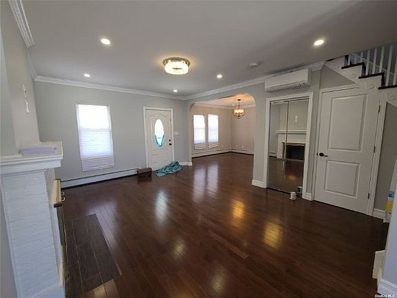 3rd image of 90-17 Hollis Court Blvd