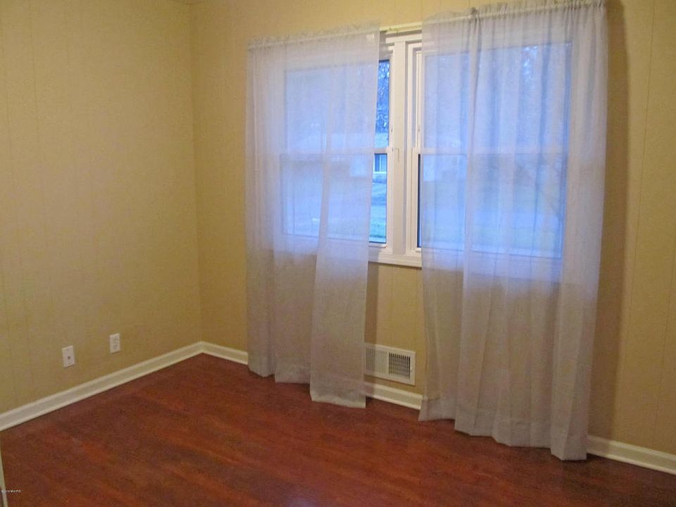 1st image of 1124 Bretton Dr