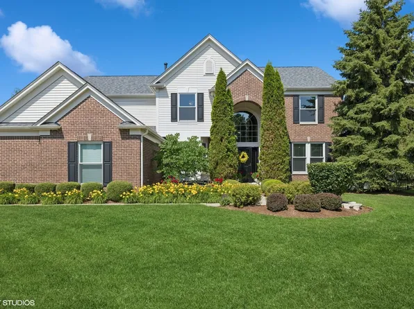610 Woods Creek Ln, Algonquin, IL 60102