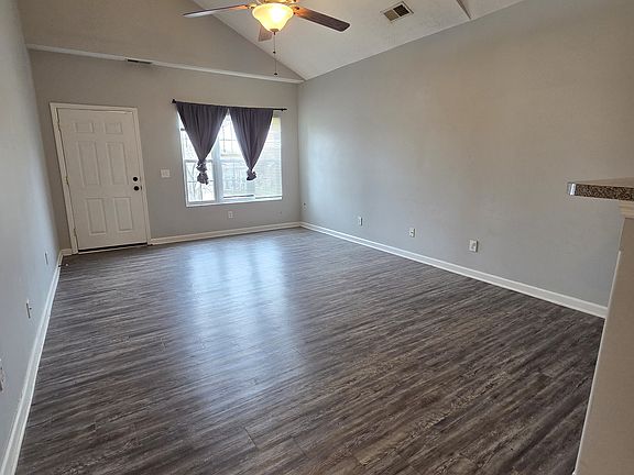 3rd image of 207 Baybrook Cir