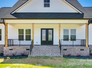 684 River Rd, Fort Lawn, SC 29714