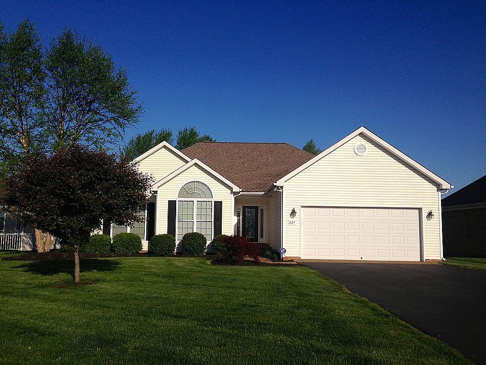 2nd image of 827 Muirfield Cir