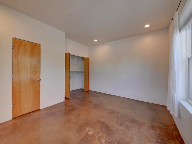 1020 6th St NW — Photo 5