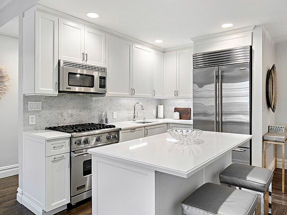 5th image of 34 W 72nd St #123