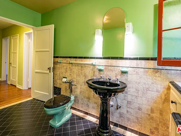 2005 Holmby Ave — Photo 13