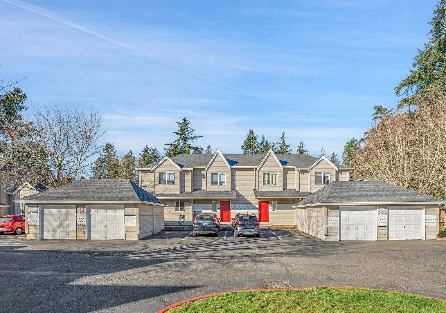 Spacious 2 Bedroom Townhomes with Private Garage Limited Availability — Photo 3