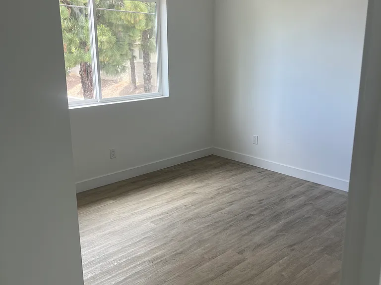 3934 Clairemont Dr — Photo 10