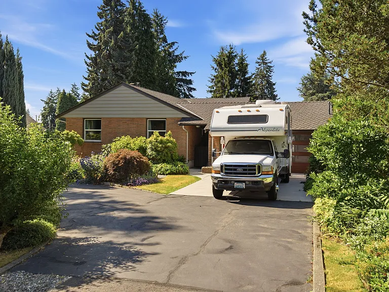 Driveway with lots of off-street parking