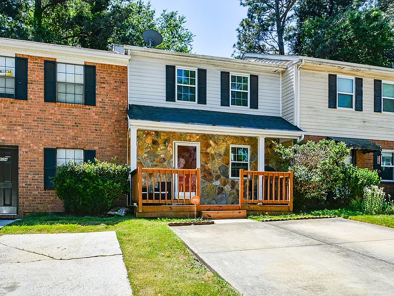 1422 Springleaf Cir SE — Photo 2