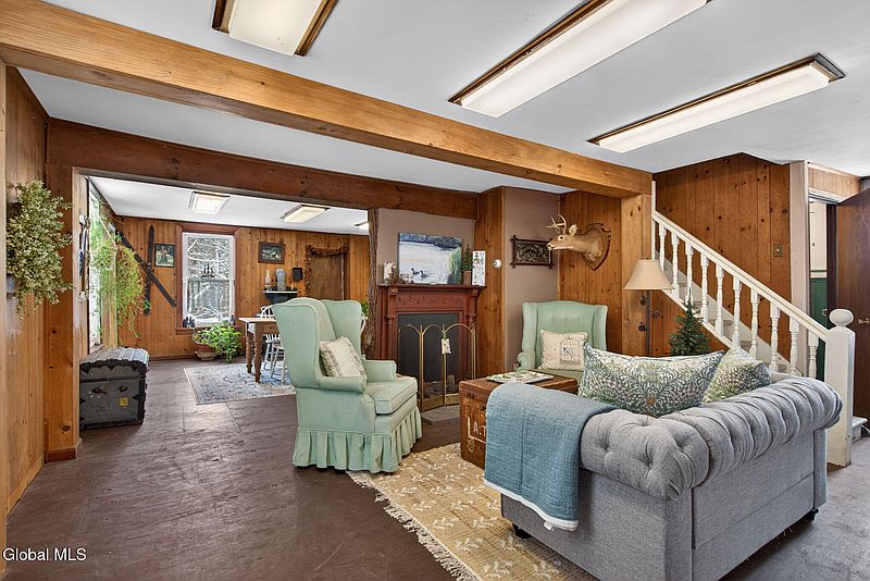 4th image of 315 Lake Avenue