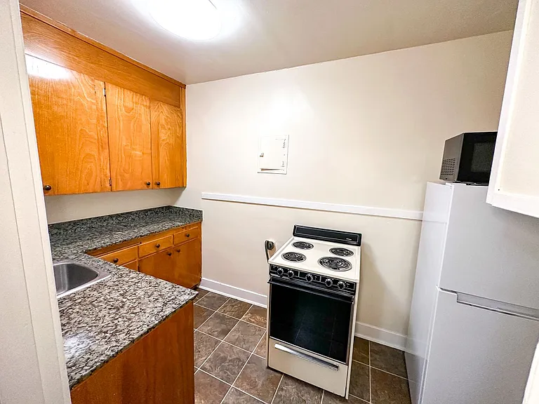 Embassy Apartments — Photo 7