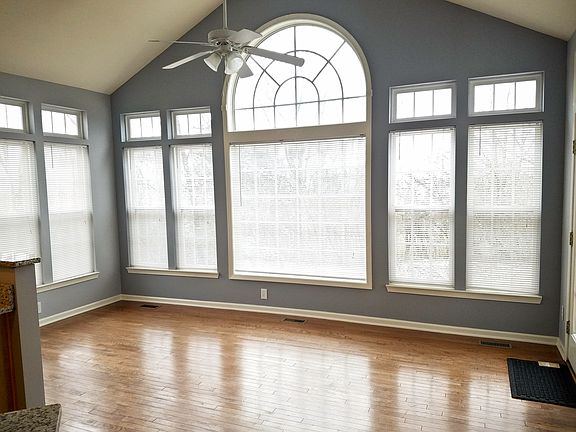 3rd image of 1077 Golden Oak Dr