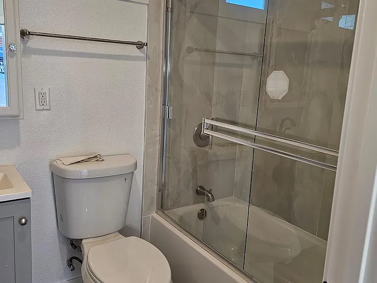 4928 Auburn Dr #B — Photo 3