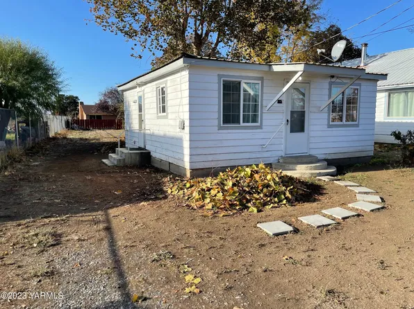 815 Monroe Ave, Toppenish, WA 98948