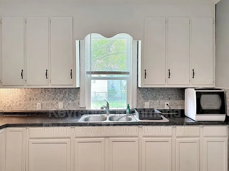 3716 Stockton St — Photo 7