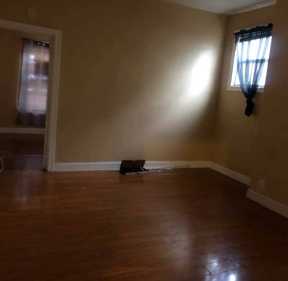 4 bed, 1000 sqft, $2,500 — Photo 4