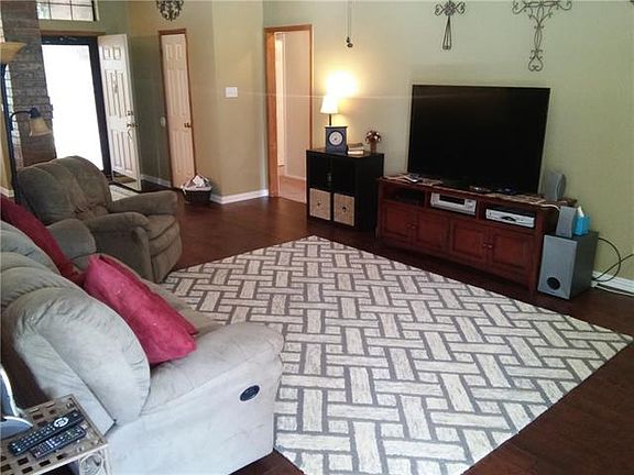 3rd image of 1008 Acorn Ln