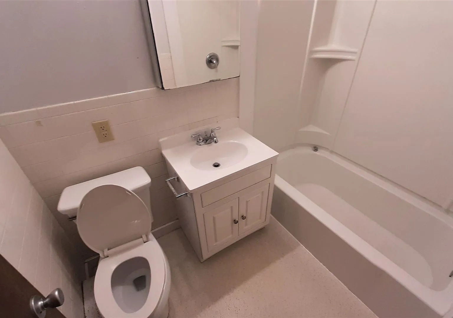 320 Hillview Pl — Photo 4