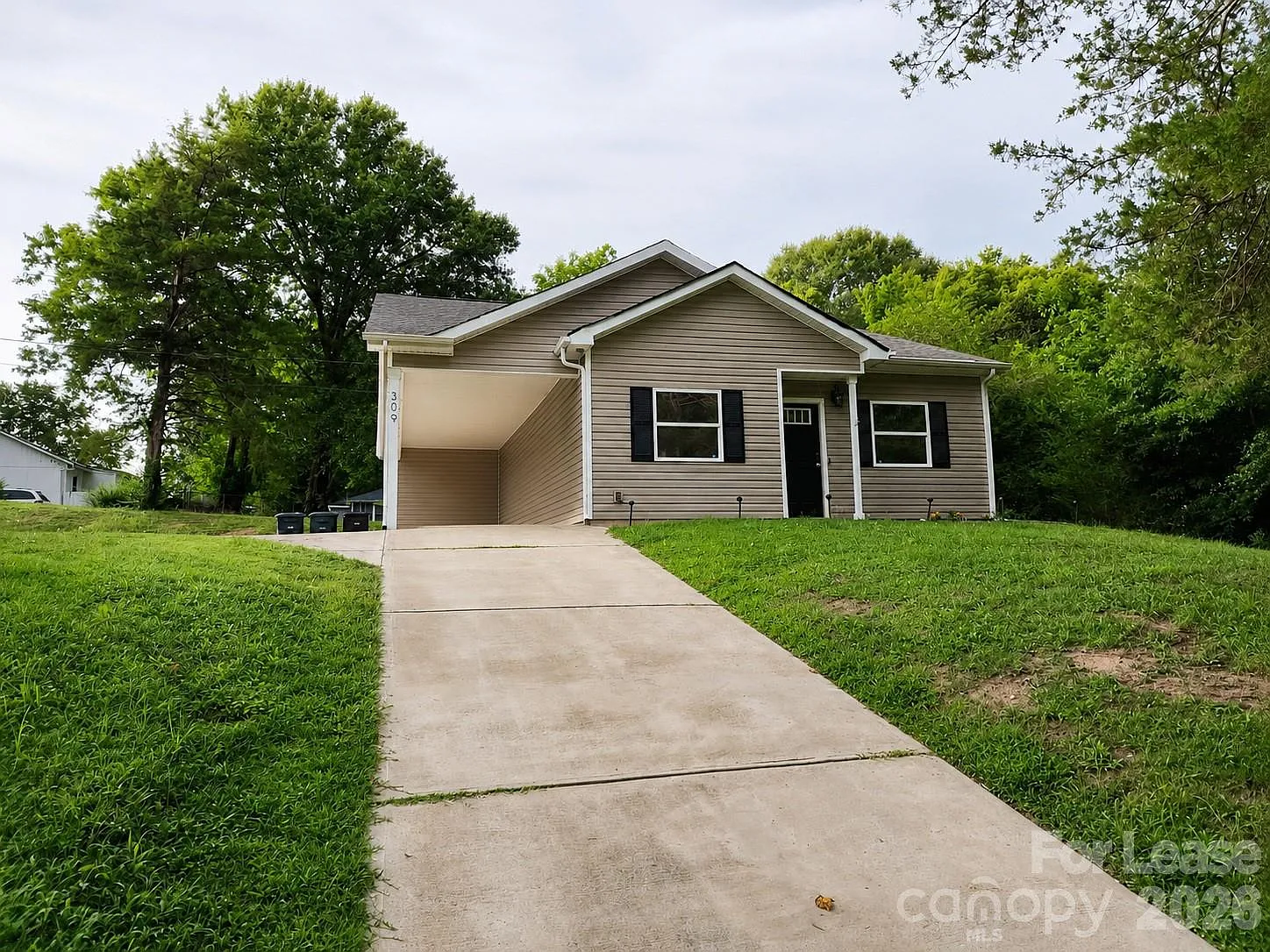 3 bed, 2.0 bath, 1150 sqft, $1,800 — Photo 2