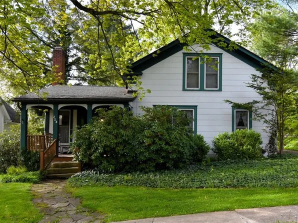 228 S Hambden St, Chardon, OH 44024