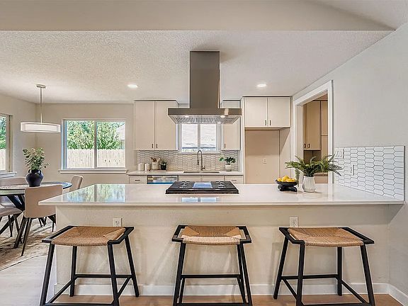 4th image of 7806 Whitsun Dr