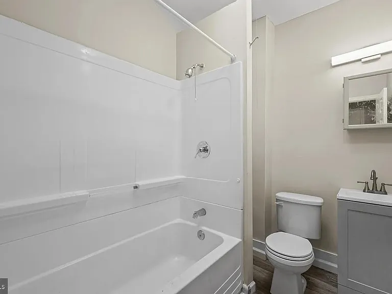 3030 Windsor Ave — Photo 8