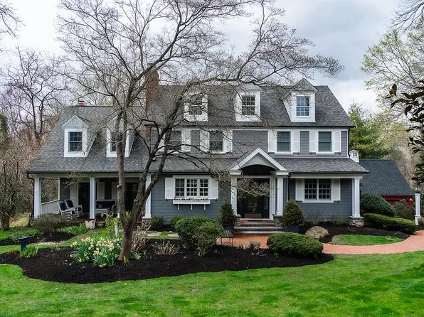 39 Connelly Rd, Huntington, NY 11743