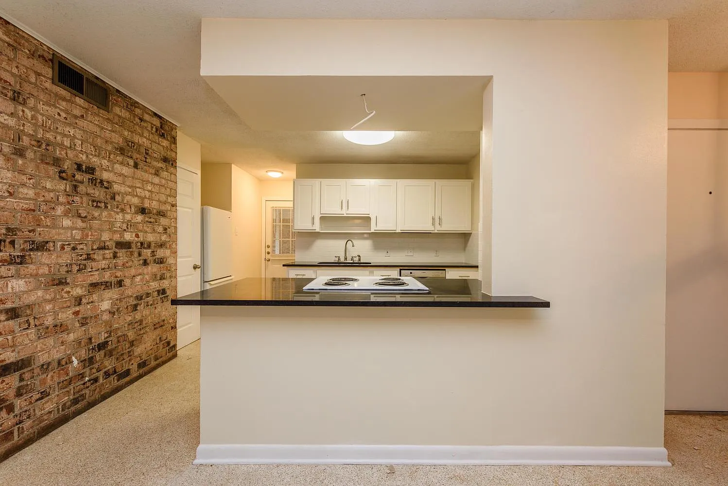 3 bed, 2.0 bath, 1334 sqft, $2,450 — Photo 2