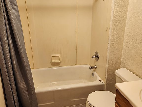 5th image of 139 McNamara Ave