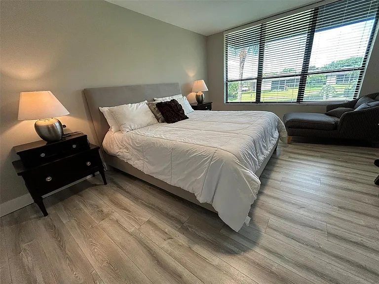 7582 Regency Lake Dr — Photo 7