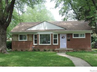 31180 E Rutland St, Beverly Hills, MI 48025